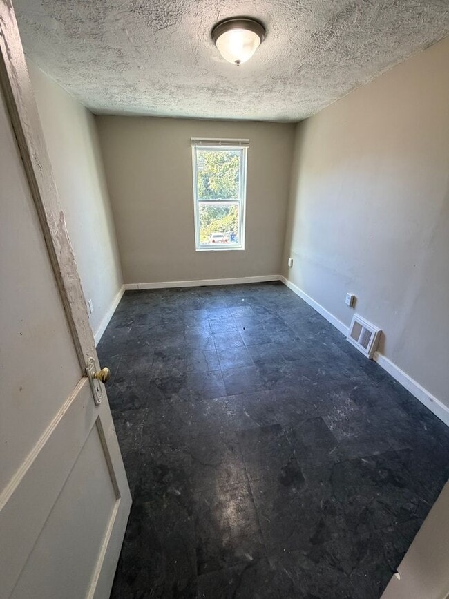 2163 E 84th St Unit 4 Up