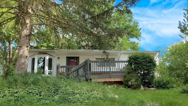 Building Photo - Three Bedroom Home for Rent on the Northsi...