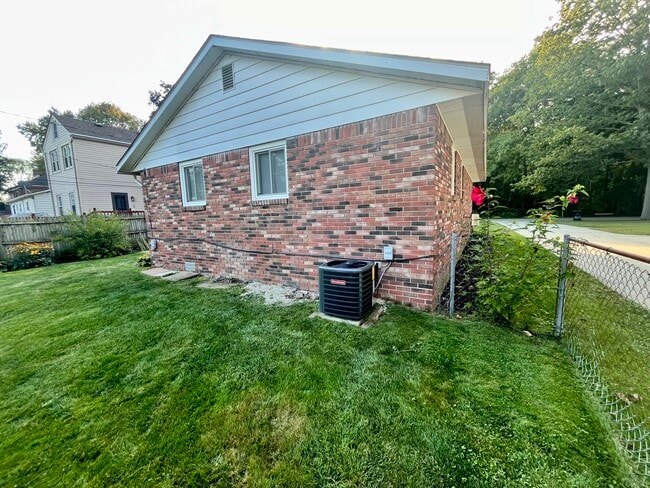 Photo - 297 Riverside Dr