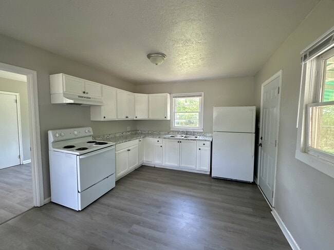 Photo - 803 Lausanne Dr