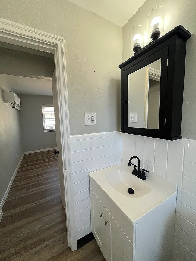 Photo - 3333 Lawn Ave