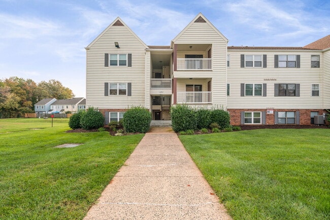 Building Photo - 102 Chesterfield Ln Unit 102 Rental