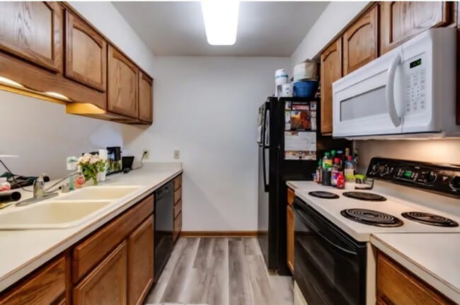 Esta unidad tendrá nuevos electrodomésticos de acero inoxidable antes de la mudanza. - 1121 Stonewood Xing Unidad #3