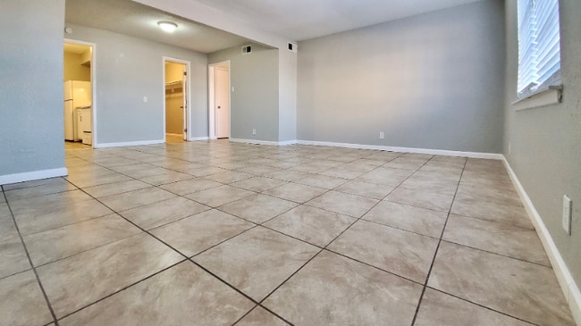 Building Photo - 3862 Englewood Cir Rental