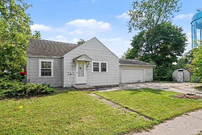 Building Photo - Practical 2 bedroom Rental with Recent Updates $1200/Month