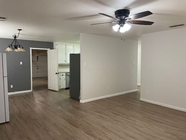 Photo - 7601 Thompson Pkwy