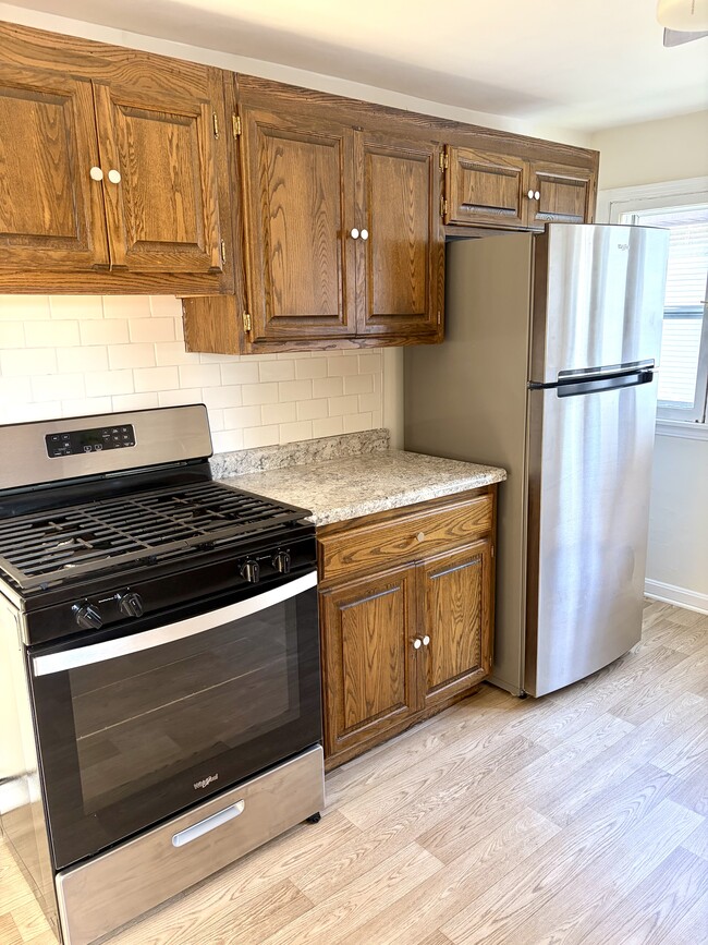 Building Photo - 2109 N 55th St Unit Upper