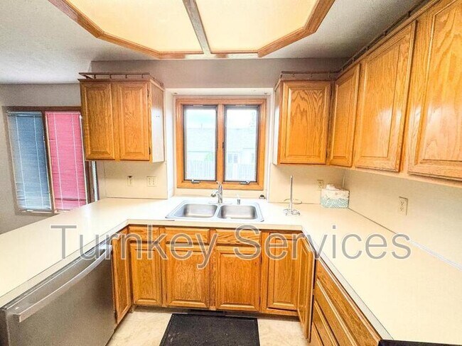 Photo - 15718 Lafayette Ave