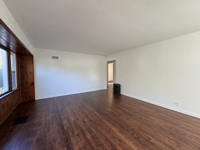 Photo - 29W211 Calumet Ave E