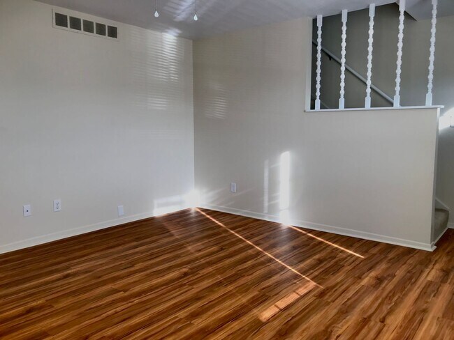 Photo - SPACIOUS TOWNHOME IN WILLOW TERRACE