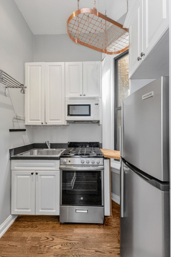 Photo - 120 E 83rd St