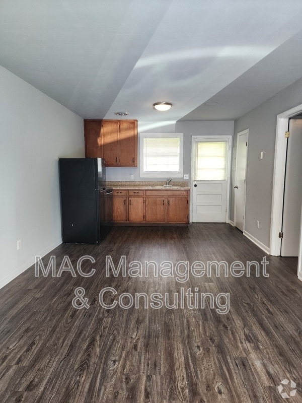 Building Photo - 1609 Texas Ave Rental