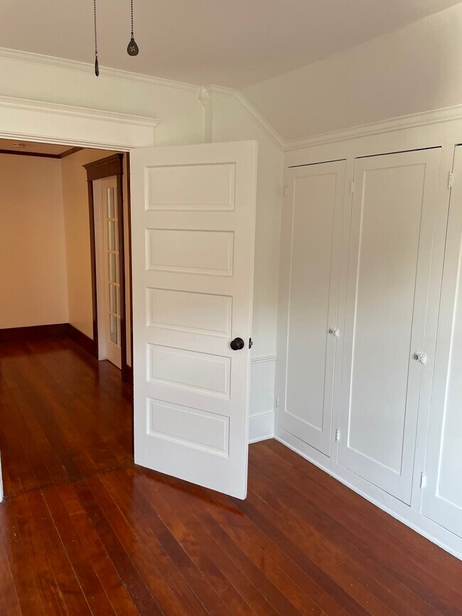 Photo - 2211 S Budlong Ave