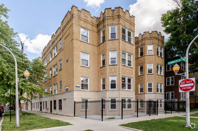 Building Photo - 3057 W Argyle St Unit 2 Rental