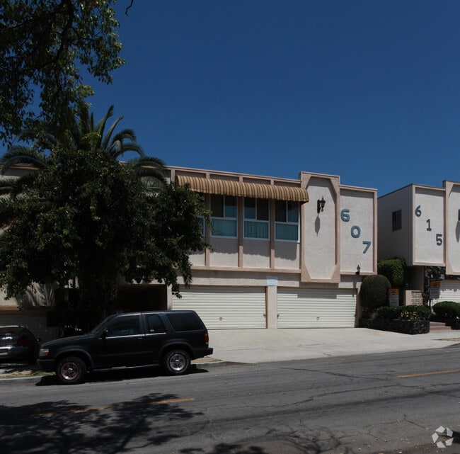 607 E Providencia Ave