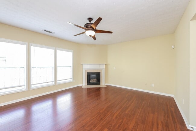 Photo - 1006 Camellia Trace