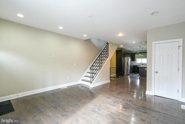 Photo - 2633 Tasker St