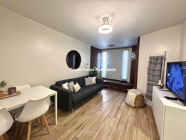 Building Photo - 91 Hudson St Unit A