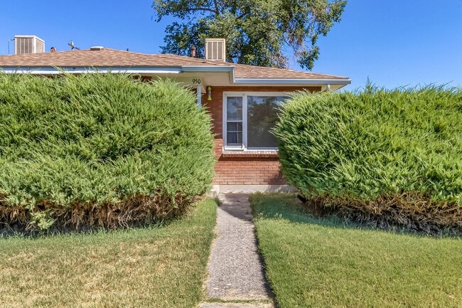 Photo - 950 Teller Ave