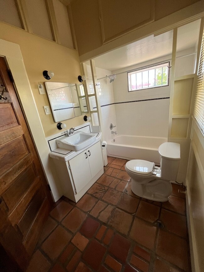 Photo - 403 N Court Ave