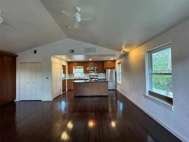 Photo - 1208 E 2nd St