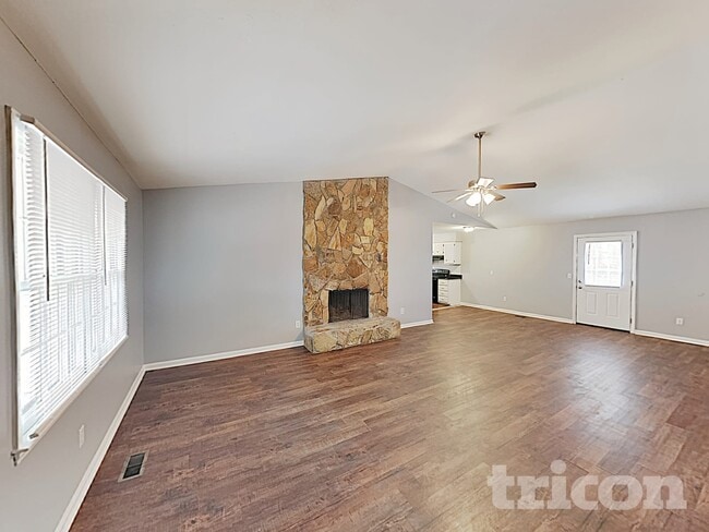 Photo - 208 Pond Ridge Rd E