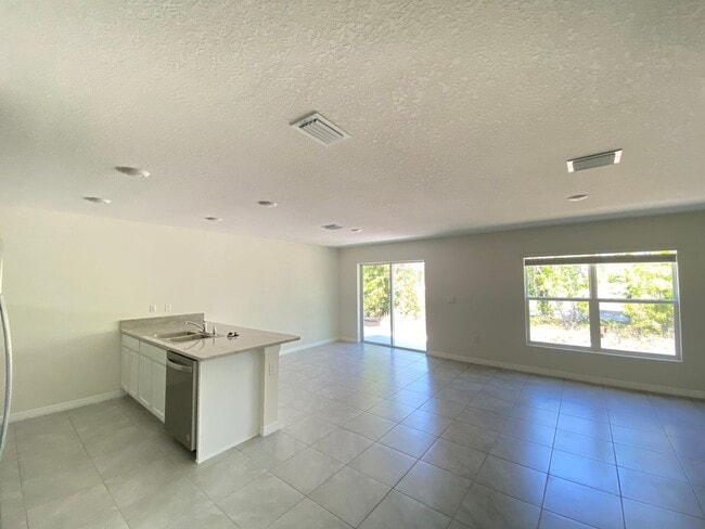 Photo - NOT AVAILABLE TO SHOW UNTIL MID APRIL Desirable Lake Diamond Subdivision 4/2/2 **Won't Last*