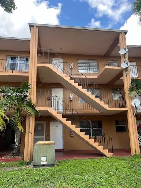 Photo - 1230 W 54th St Unidad 305A