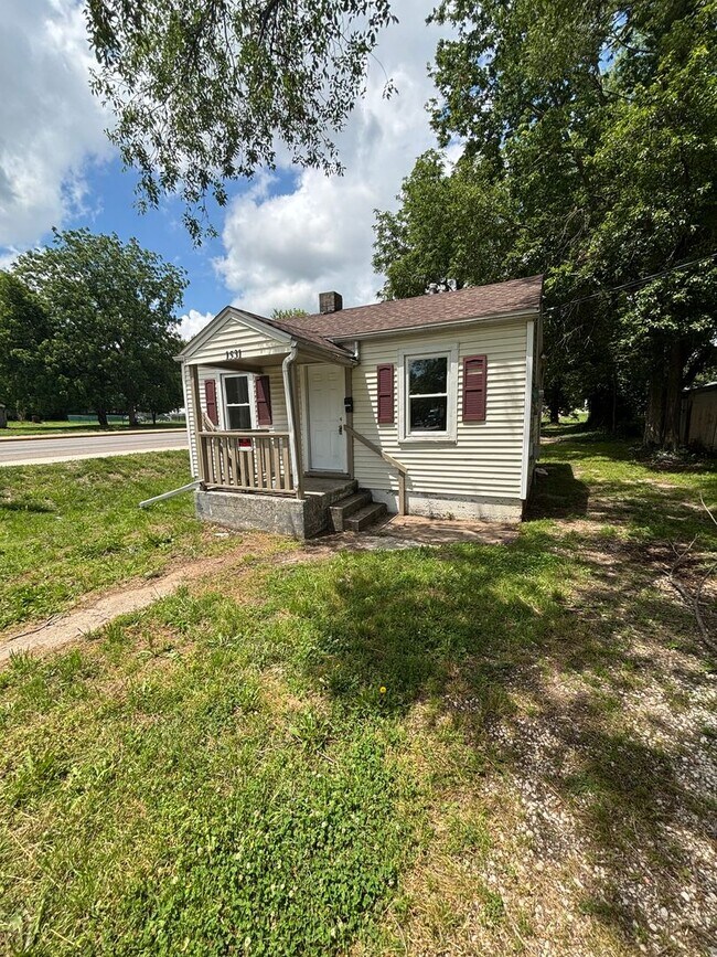 Building Photo - Big Backyard, Cozy Feel