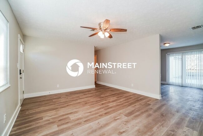 Photo - 3 Bedroom Pet-Friendly Home in Columbus, OH with Main Street Renewal