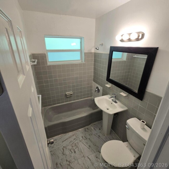 Photo - 830 SW 14th St Unit 2