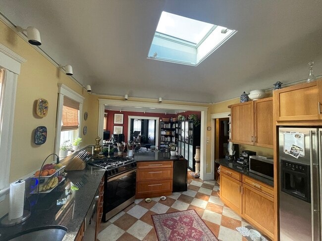 Building Photo - 18 Oakland St Unit 3