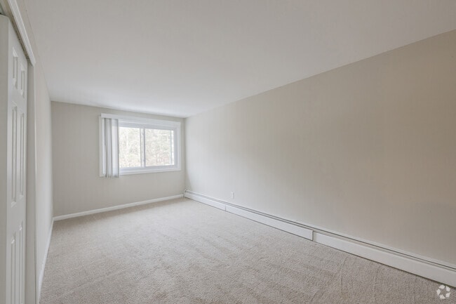 2BR, 1BA - Scarlet - Second Bedroom