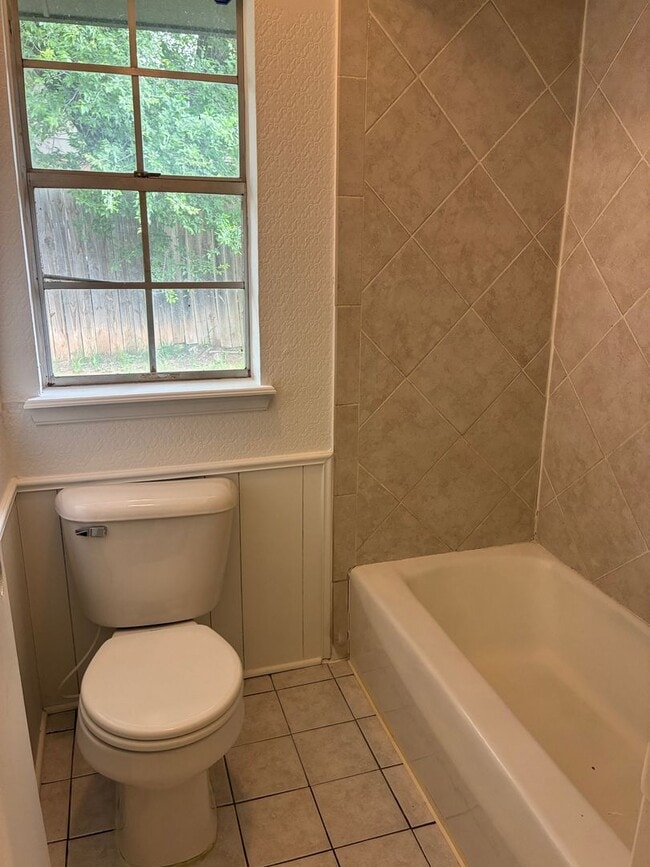 Photo - Spacious 4 Bed / 2 Bath Home for Rent in Norman