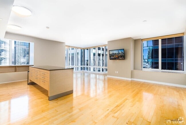 Building Photo - 301 Mission St Unit 24A Rental