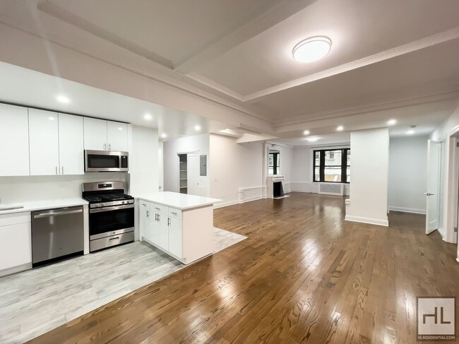 Building Photo - WEST 58 STREET Unit 9B Rental