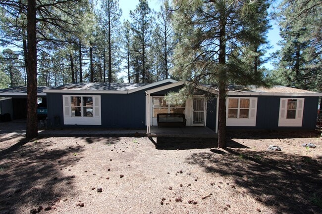 Building Photo - 5-Bedroom Home located in Railroad Springs