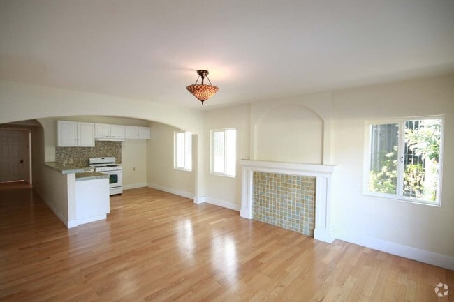 Building Photo - 5656 Franklin Ave Unit 5656 Rental