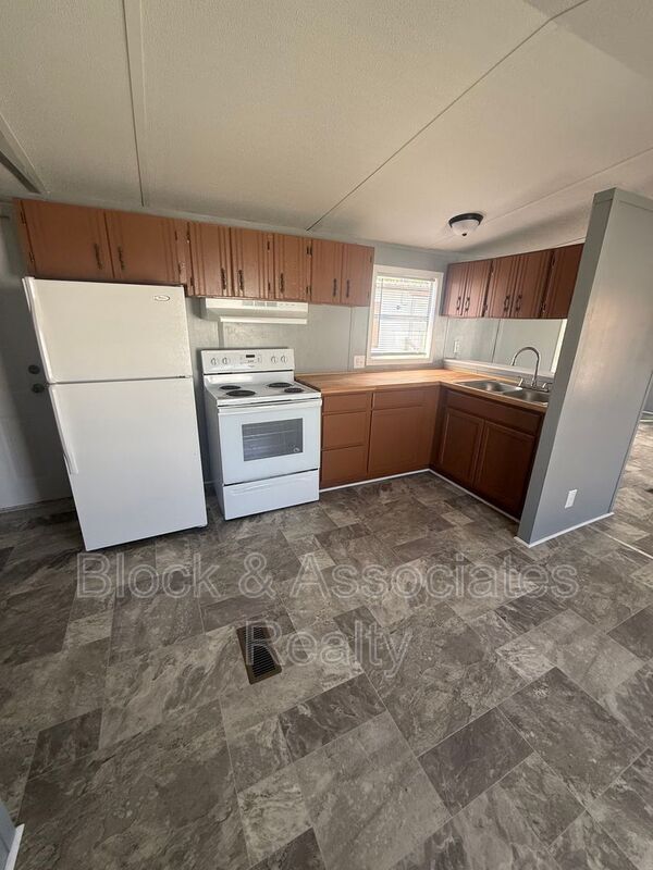 Photo - 215 W Strider St