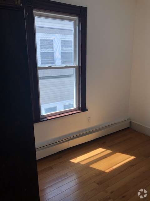 Building Photo - 76 Malden St Unit 2 Rental