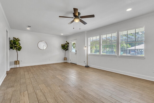 Photo - 405 Navarre St