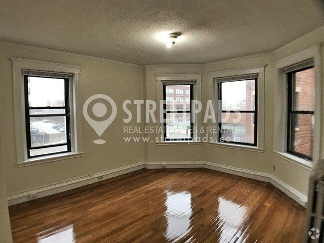 Building Photo - bedroom in Malden MA 02148 Rental