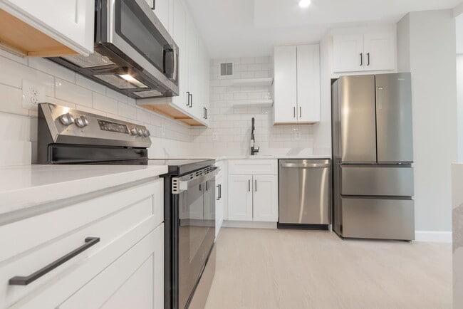 Photo - 205 Yoakum Pky Unidad 516