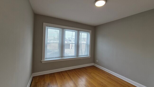 Photo - 3748 N Kilpatrick Ave Unit 1