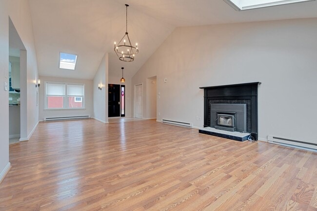 Building Photo - Charming Single Family Home offering  3-be...