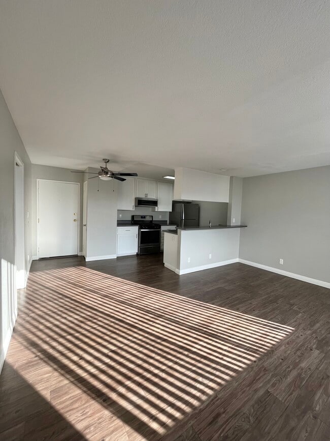 Photo - Chateau Emelita Apartments