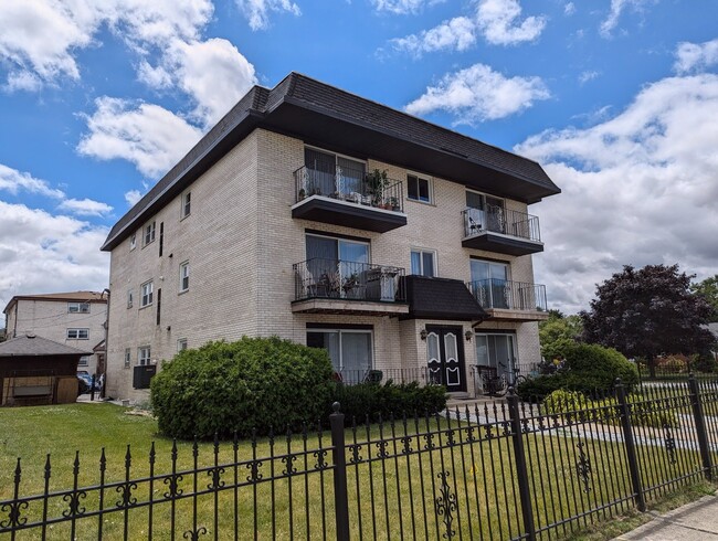 Building Photo - 8143 Marion Dr Unit 3E