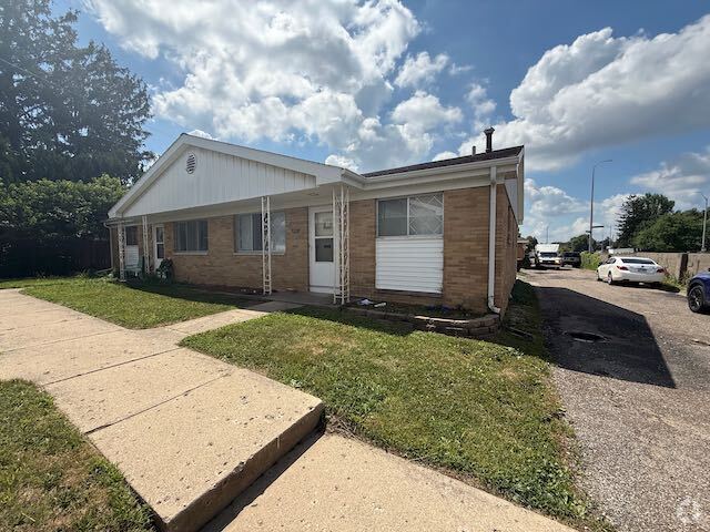 Building Photo - Duplex Unit in Central Peoria Rental