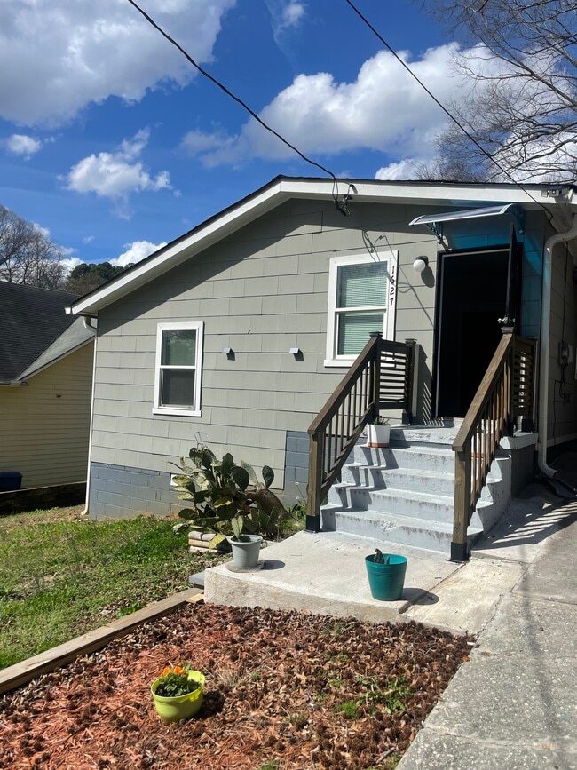 Photo - 1627 Mary George Ave NW