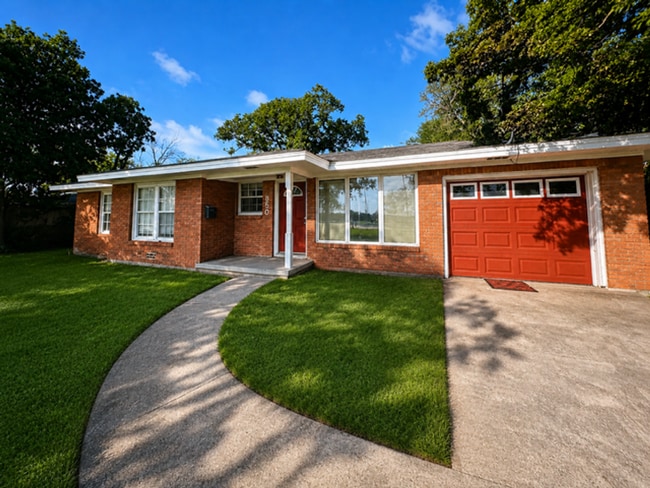 Building Photo - 850 N Harbin Dr